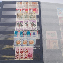 Lot de timbres de Vietnam neufs et oblitérés en 7 albums.
