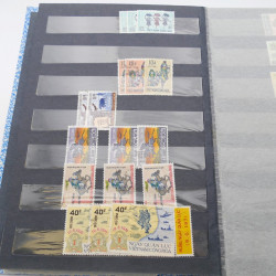 Lot de timbres de Vietnam neufs et oblitérés en 7 albums.