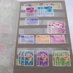 Lot de timbres de Vietnam neufs et oblitérés en 7 albums.