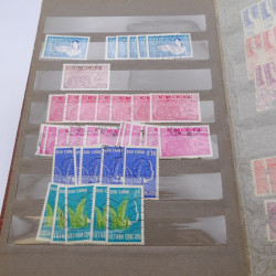Lot de timbres de Vietnam neufs et oblitérés en 7 albums.