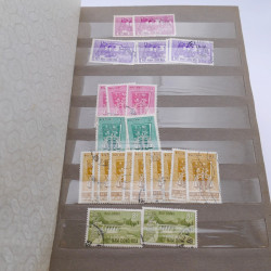 Lot de timbres de Vietnam neufs et oblitérés en 7 albums.