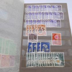 Lot de timbres de Vietnam neufs et oblitérés en 7 albums.