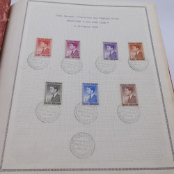 Lot de timbres de Vietnam neufs et oblitérés en 7 albums.
