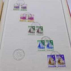 Lot de timbres de Vietnam neufs et oblitérés en 7 albums.