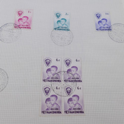 Lot de timbres de Vietnam neufs et oblitérés en 7 albums.