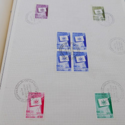 Lot de timbres de Vietnam neufs et oblitérés en 7 albums.