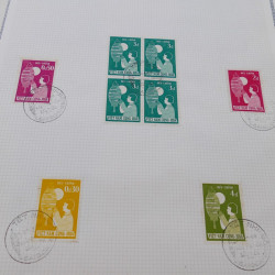Lot de timbres de Vietnam neufs et oblitérés en 7 albums.