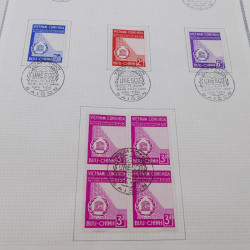 Lot de timbres de Vietnam neufs et oblitérés en 7 albums.