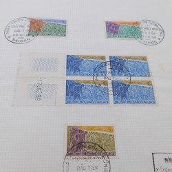 Lot de timbres de Vietnam neufs et oblitérés en 7 albums.