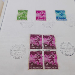 Lot de timbres de Vietnam neufs et oblitérés en 7 albums.