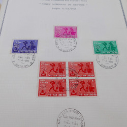 Lot de timbres de Vietnam neufs et oblitérés en 7 albums.