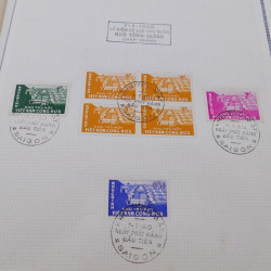Lot de timbres de Vietnam neufs et oblitérés en 7 albums.