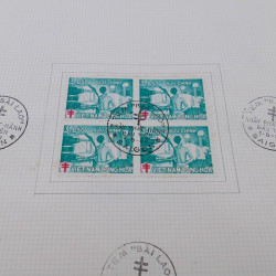 Lot de timbres de Vietnam neufs et oblitérés en 7 albums.