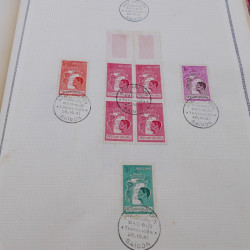 Lot de timbres de Vietnam neufs et oblitérés en 7 albums.