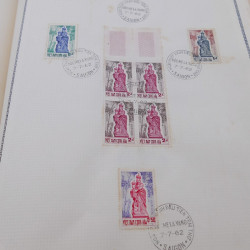 Lot de timbres de Vietnam neufs et oblitérés en 7 albums.