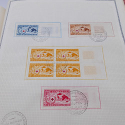 Lot de timbres de Vietnam neufs et oblitérés en 7 albums.