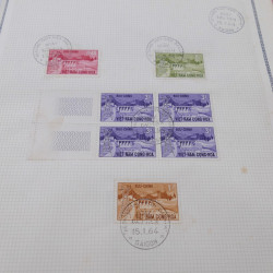 Lot de timbres de Vietnam neufs et oblitérés en 7 albums.