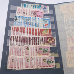 Lot de timbres de Vietnam neufs et oblitérés en 7 albums.