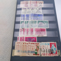 Lot de timbres de Vietnam neufs et oblitérés en 7 albums.