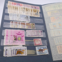 Lot de timbres de Vietnam neufs et oblitérés en 7 albums.