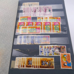 Lot de timbres de Vietnam neufs et oblitérés en 7 albums.