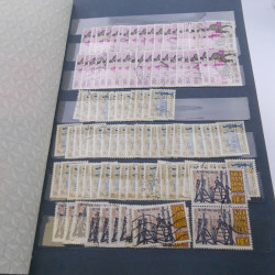 Lot de timbres de Vietnam neufs et oblitérés en 7 albums.