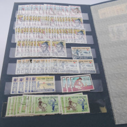Lot de timbres de Vietnam neufs et oblitérés en 7 albums.