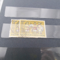 Lot de timbres de Vietnam neufs et oblitérés en 7 albums.