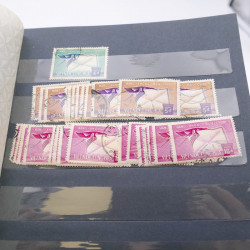 Lot de timbres de Vietnam neufs et oblitérés en 7 albums.