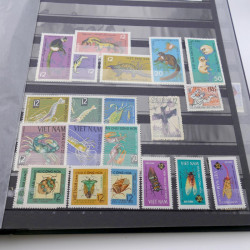 Lot de timbres de Vietnam neufs et oblitérés en 7 albums.