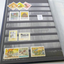 Lot de timbres de Vietnam neufs et oblitérés en 7 albums.