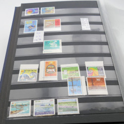 Lot de timbres de Vietnam neufs et oblitérés en 7 albums.