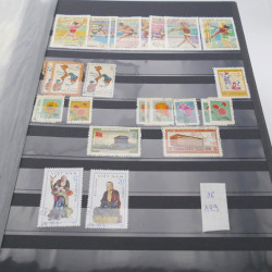 Lot de timbres de Vietnam neufs et oblitérés en 7 albums.