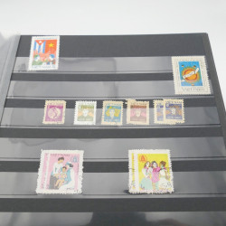 Lot de timbres de Vietnam neufs et oblitérés en 7 albums.