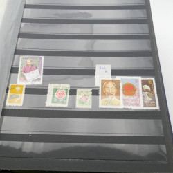 Lot de timbres de Vietnam neufs et oblitérés en 7 albums.