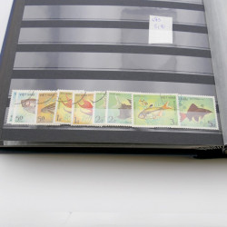 Lot de timbres de Vietnam neufs et oblitérés en 7 albums.