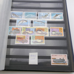 Lot de timbres de Vietnam neufs et oblitérés en 7 albums.
