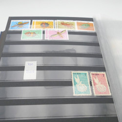 Lot de timbres de Vietnam neufs et oblitérés en 7 albums.