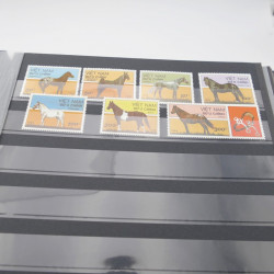Lot de timbres de Vietnam neufs et oblitérés en 7 albums.