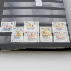 Lot de timbres de Vietnam neufs et oblitérés en 7 albums.