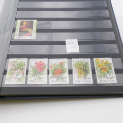 Lot de timbres de Vietnam neufs et oblitérés en 7 albums.