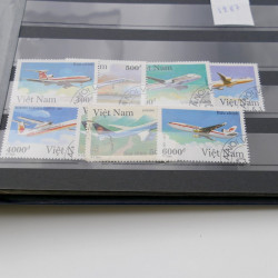 Lot de timbres de Vietnam neufs et oblitérés en 7 albums.