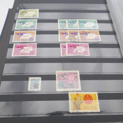 Lot de timbres de Vietnam neufs et oblitérés en 7 albums.
