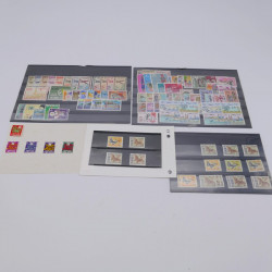 Lot de timbres de Vietnam neufs et oblitérés en 7 albums.