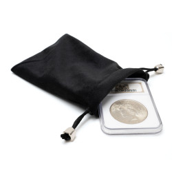 Sachet noir en velours pour monnaies de collection.
