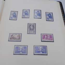 Collection timbres de France neufs 1940-1945 complet en album.