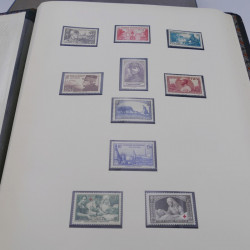 Collection timbres de France neufs 1940-1945 complet en album.