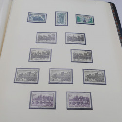 Collection timbres de France neufs 1940-1945 complet en album.