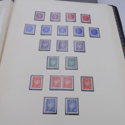 Collection timbres de France neufs 1940-1945 complet en album.