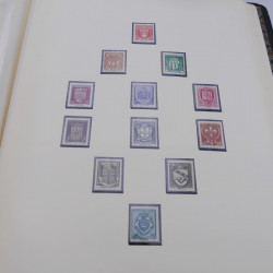 Collection timbres de France neufs 1940-1945 complet en album.